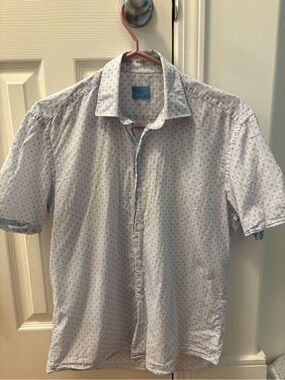 Men's Short-Sleeve Button-Up Shirt in Light Blue with Red Micro Print